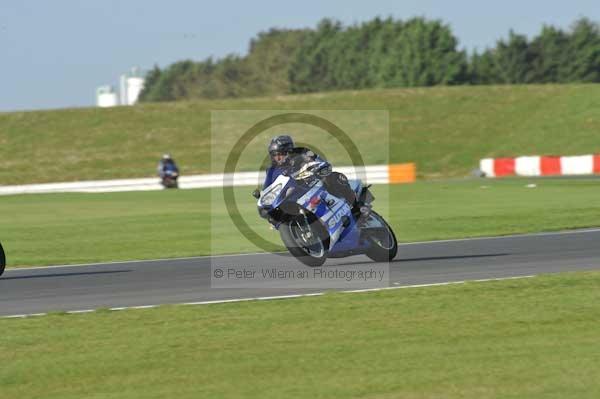 Motorcycle action photographs;Trackday digital images;event digital images;eventdigitalimages;no limits trackday;peter wileman photography;snetterton;snetterton circuit norfolk;snetterton photographs;trackday;trackday photos