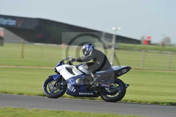 Motorcycle action photographs;Trackday digital images;event digital images;eventdigitalimages;no limits trackday;peter wileman photography;snetterton;snetterton circuit norfolk;snetterton photographs;trackday;trackday photos