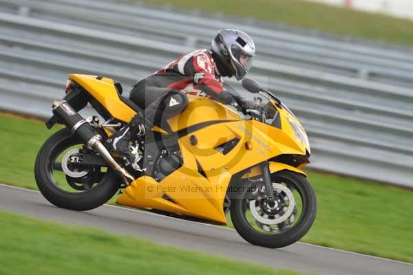 Motorcycle action photographs;Trackday digital images;event digital images;eventdigitalimages;no limits trackday;peter wileman photography;snetterton;snetterton circuit norfolk;snetterton photographs;trackday;trackday photos