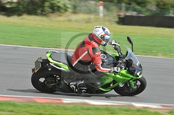 Motorcycle action photographs;Trackday digital images;event digital images;eventdigitalimages;no limits trackday;peter wileman photography;snetterton;snetterton circuit norfolk;snetterton photographs;trackday;trackday photos