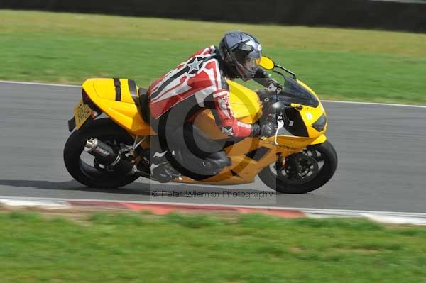 Motorcycle action photographs;Trackday digital images;event digital images;eventdigitalimages;no limits trackday;peter wileman photography;snetterton;snetterton circuit norfolk;snetterton photographs;trackday;trackday photos