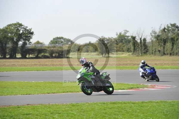 Motorcycle action photographs;Trackday digital images;event digital images;eventdigitalimages;no limits trackday;peter wileman photography;snetterton;snetterton circuit norfolk;snetterton photographs;trackday;trackday photos