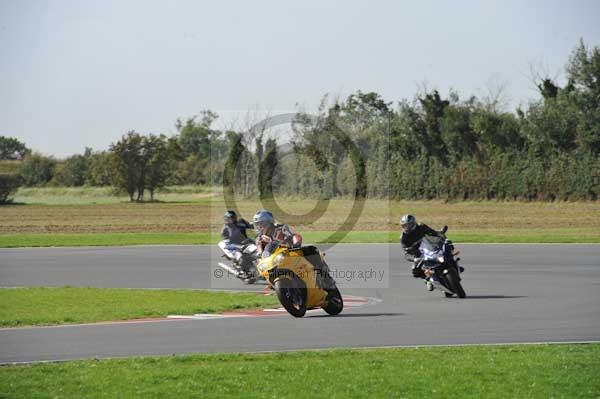 Motorcycle action photographs;Trackday digital images;event digital images;eventdigitalimages;no limits trackday;peter wileman photography;snetterton;snetterton circuit norfolk;snetterton photographs;trackday;trackday photos