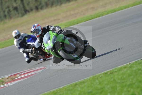 Motorcycle action photographs;Trackday digital images;event digital images;eventdigitalimages;no limits trackday;peter wileman photography;snetterton;snetterton circuit norfolk;snetterton photographs;trackday;trackday photos