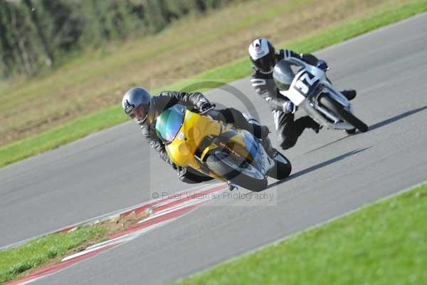 Motorcycle action photographs;Trackday digital images;event digital images;eventdigitalimages;no limits trackday;peter wileman photography;snetterton;snetterton circuit norfolk;snetterton photographs;trackday;trackday photos