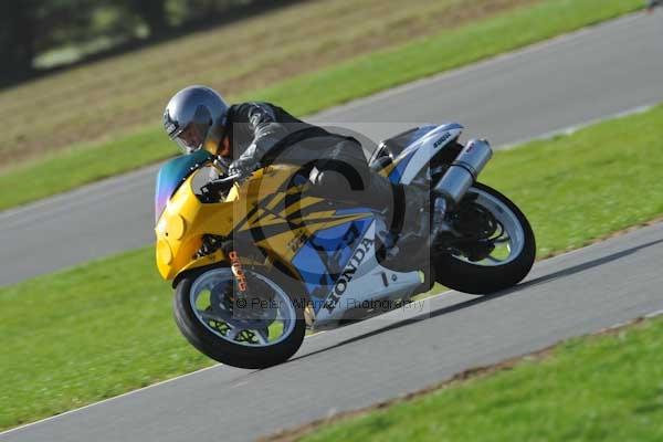 Motorcycle action photographs;Trackday digital images;event digital images;eventdigitalimages;no limits trackday;peter wileman photography;snetterton;snetterton circuit norfolk;snetterton photographs;trackday;trackday photos