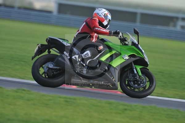 Motorcycle action photographs;Trackday digital images;event digital images;eventdigitalimages;no limits trackday;peter wileman photography;snetterton;snetterton circuit norfolk;snetterton photographs;trackday;trackday photos