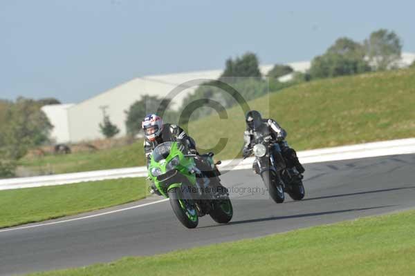 Motorcycle action photographs;Trackday digital images;event digital images;eventdigitalimages;no limits trackday;peter wileman photography;snetterton;snetterton circuit norfolk;snetterton photographs;trackday;trackday photos