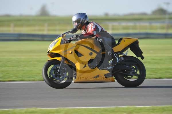 Motorcycle action photographs;Trackday digital images;event digital images;eventdigitalimages;no limits trackday;peter wileman photography;snetterton;snetterton circuit norfolk;snetterton photographs;trackday;trackday photos