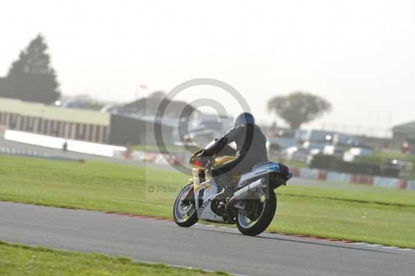 Motorcycle action photographs;Trackday digital images;event digital images;eventdigitalimages;no limits trackday;peter wileman photography;snetterton;snetterton circuit norfolk;snetterton photographs;trackday;trackday photos