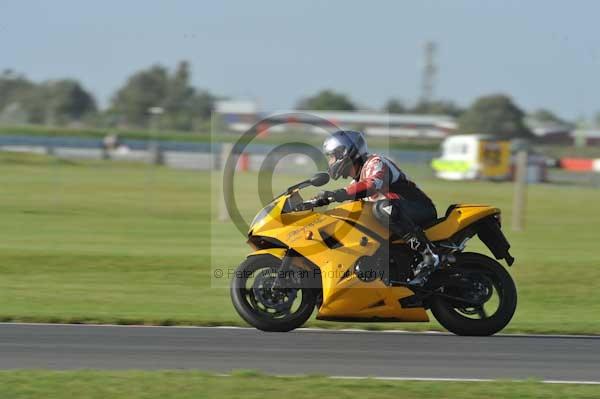 Motorcycle action photographs;Trackday digital images;event digital images;eventdigitalimages;no limits trackday;peter wileman photography;snetterton;snetterton circuit norfolk;snetterton photographs;trackday;trackday photos