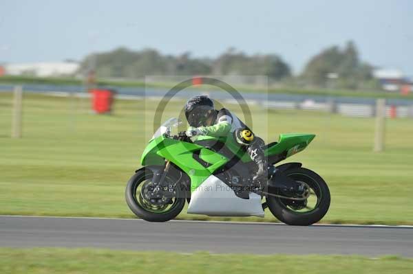 Motorcycle action photographs;Trackday digital images;event digital images;eventdigitalimages;no limits trackday;peter wileman photography;snetterton;snetterton circuit norfolk;snetterton photographs;trackday;trackday photos