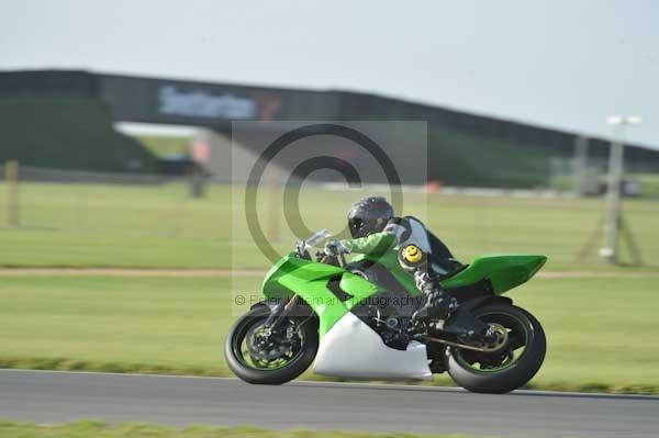 Motorcycle action photographs;Trackday digital images;event digital images;eventdigitalimages;no limits trackday;peter wileman photography;snetterton;snetterton circuit norfolk;snetterton photographs;trackday;trackday photos