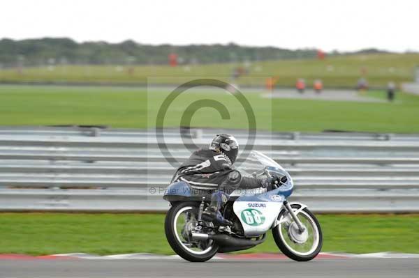 Motorcycle action photographs;Trackday digital images;event digital images;eventdigitalimages;no limits trackday;peter wileman photography;snetterton;snetterton circuit norfolk;snetterton photographs;trackday;trackday photos