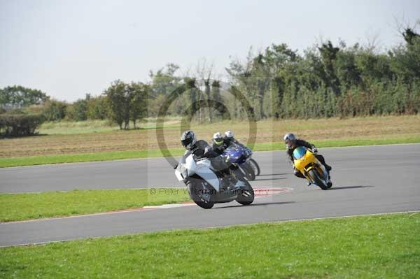 Motorcycle action photographs;Trackday digital images;event digital images;eventdigitalimages;no limits trackday;peter wileman photography;snetterton;snetterton circuit norfolk;snetterton photographs;trackday;trackday photos