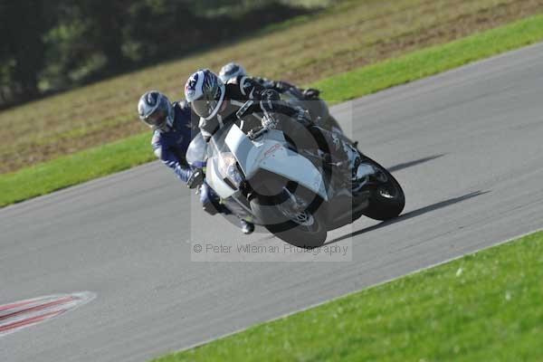 Motorcycle action photographs;Trackday digital images;event digital images;eventdigitalimages;no limits trackday;peter wileman photography;snetterton;snetterton circuit norfolk;snetterton photographs;trackday;trackday photos