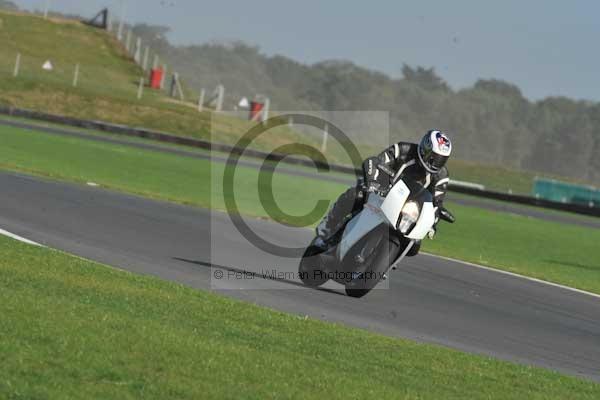 Motorcycle action photographs;Trackday digital images;event digital images;eventdigitalimages;no limits trackday;peter wileman photography;snetterton;snetterton circuit norfolk;snetterton photographs;trackday;trackday photos