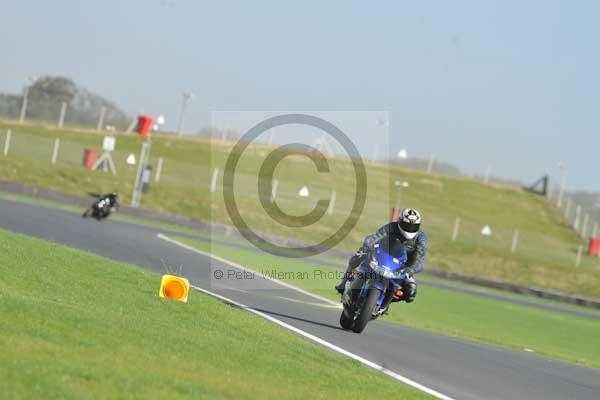 Motorcycle action photographs;Trackday digital images;event digital images;eventdigitalimages;no limits trackday;peter wileman photography;snetterton;snetterton circuit norfolk;snetterton photographs;trackday;trackday photos