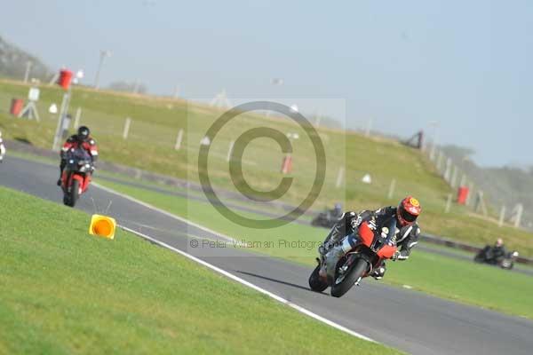 Motorcycle action photographs;Trackday digital images;event digital images;eventdigitalimages;no limits trackday;peter wileman photography;snetterton;snetterton circuit norfolk;snetterton photographs;trackday;trackday photos