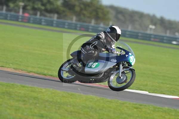 Motorcycle action photographs;Trackday digital images;event digital images;eventdigitalimages;no limits trackday;peter wileman photography;snetterton;snetterton circuit norfolk;snetterton photographs;trackday;trackday photos