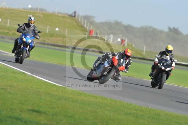 Motorcycle action photographs;Trackday digital images;event digital images;eventdigitalimages;no limits trackday;peter wileman photography;snetterton;snetterton circuit norfolk;snetterton photographs;trackday;trackday photos