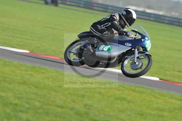 Motorcycle action photographs;Trackday digital images;event digital images;eventdigitalimages;no limits trackday;peter wileman photography;snetterton;snetterton circuit norfolk;snetterton photographs;trackday;trackday photos