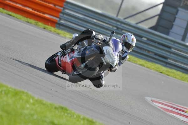 Motorcycle action photographs;Trackday digital images;event digital images;eventdigitalimages;no limits trackday;peter wileman photography;snetterton;snetterton circuit norfolk;snetterton photographs;trackday;trackday photos