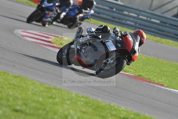 Motorcycle action photographs;Trackday digital images;event digital images;eventdigitalimages;no limits trackday;peter wileman photography;snetterton;snetterton circuit norfolk;snetterton photographs;trackday;trackday photos