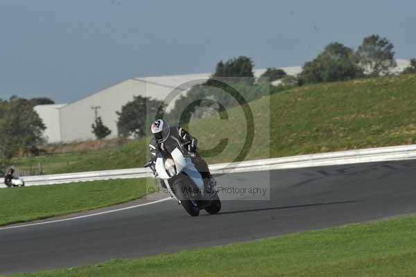 Motorcycle action photographs;Trackday digital images;event digital images;eventdigitalimages;no limits trackday;peter wileman photography;snetterton;snetterton circuit norfolk;snetterton photographs;trackday;trackday photos