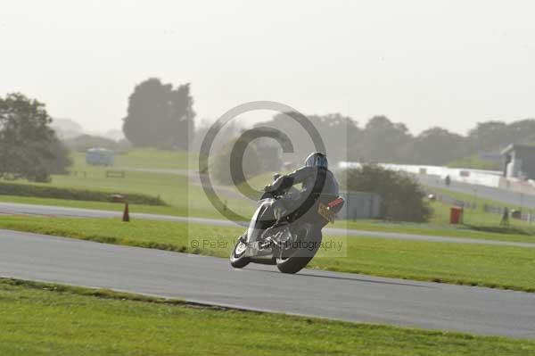 Motorcycle action photographs;Trackday digital images;event digital images;eventdigitalimages;no limits trackday;peter wileman photography;snetterton;snetterton circuit norfolk;snetterton photographs;trackday;trackday photos