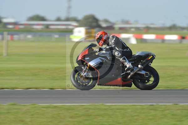 Motorcycle action photographs;Trackday digital images;event digital images;eventdigitalimages;no limits trackday;peter wileman photography;snetterton;snetterton circuit norfolk;snetterton photographs;trackday;trackday photos