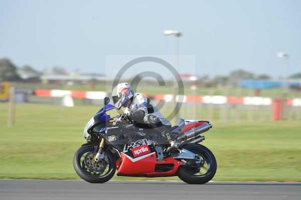 Motorcycle action photographs;Trackday digital images;event digital images;eventdigitalimages;no limits trackday;peter wileman photography;snetterton;snetterton circuit norfolk;snetterton photographs;trackday;trackday photos