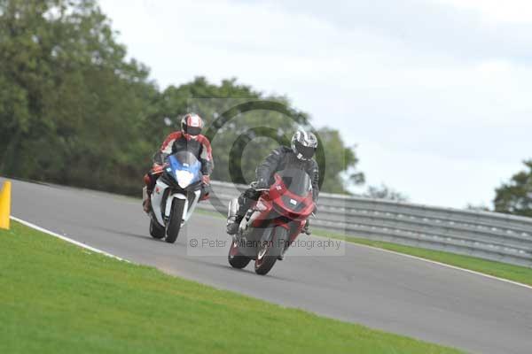 Motorcycle action photographs;Trackday digital images;event digital images;eventdigitalimages;no limits trackday;peter wileman photography;snetterton;snetterton circuit norfolk;snetterton photographs;trackday;trackday photos