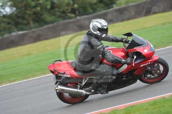 Motorcycle action photographs;Trackday digital images;event digital images;eventdigitalimages;no limits trackday;peter wileman photography;snetterton;snetterton circuit norfolk;snetterton photographs;trackday;trackday photos