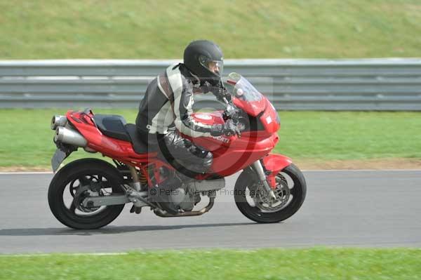 Motorcycle action photographs;Trackday digital images;event digital images;eventdigitalimages;no limits trackday;peter wileman photography;snetterton;snetterton circuit norfolk;snetterton photographs;trackday;trackday photos