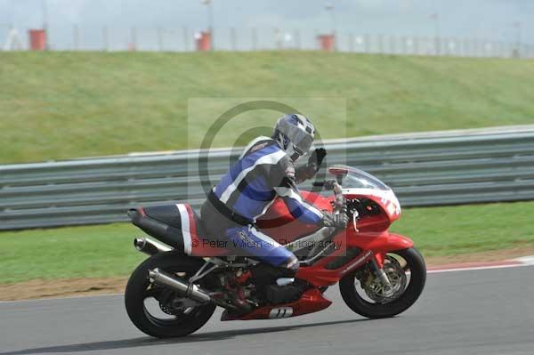 Motorcycle action photographs;Trackday digital images;event digital images;eventdigitalimages;no limits trackday;peter wileman photography;snetterton;snetterton circuit norfolk;snetterton photographs;trackday;trackday photos