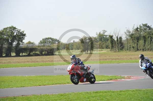 Motorcycle action photographs;Trackday digital images;event digital images;eventdigitalimages;no limits trackday;peter wileman photography;snetterton;snetterton circuit norfolk;snetterton photographs;trackday;trackday photos