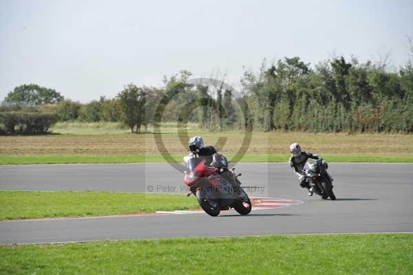 Motorcycle action photographs;Trackday digital images;event digital images;eventdigitalimages;no limits trackday;peter wileman photography;snetterton;snetterton circuit norfolk;snetterton photographs;trackday;trackday photos