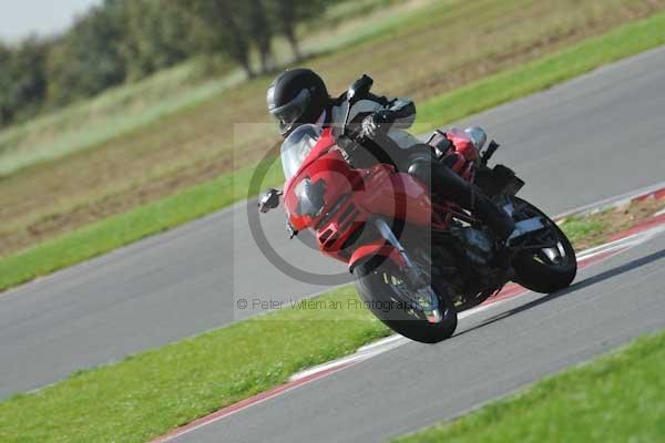 Motorcycle action photographs;Trackday digital images;event digital images;eventdigitalimages;no limits trackday;peter wileman photography;snetterton;snetterton circuit norfolk;snetterton photographs;trackday;trackday photos