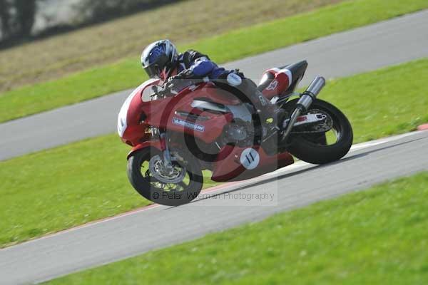 Motorcycle action photographs;Trackday digital images;event digital images;eventdigitalimages;no limits trackday;peter wileman photography;snetterton;snetterton circuit norfolk;snetterton photographs;trackday;trackday photos