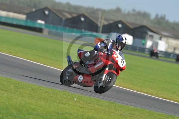 Motorcycle action photographs;Trackday digital images;event digital images;eventdigitalimages;no limits trackday;peter wileman photography;snetterton;snetterton circuit norfolk;snetterton photographs;trackday;trackday photos