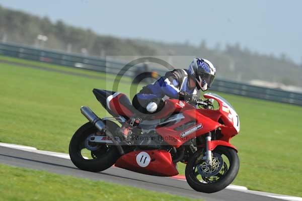 Motorcycle action photographs;Trackday digital images;event digital images;eventdigitalimages;no limits trackday;peter wileman photography;snetterton;snetterton circuit norfolk;snetterton photographs;trackday;trackday photos