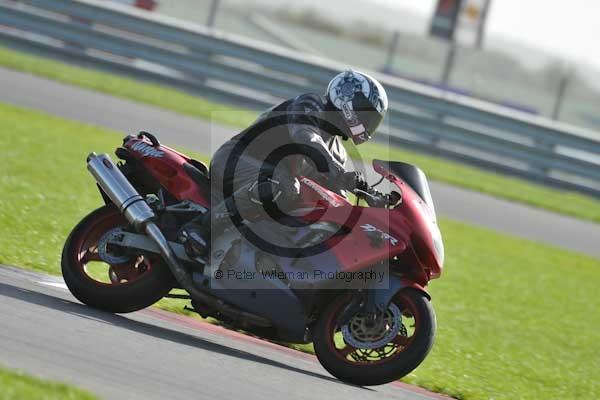 Motorcycle action photographs;Trackday digital images;event digital images;eventdigitalimages;no limits trackday;peter wileman photography;snetterton;snetterton circuit norfolk;snetterton photographs;trackday;trackday photos