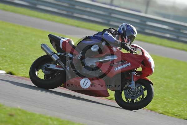 Motorcycle action photographs;Trackday digital images;event digital images;eventdigitalimages;no limits trackday;peter wileman photography;snetterton;snetterton circuit norfolk;snetterton photographs;trackday;trackday photos