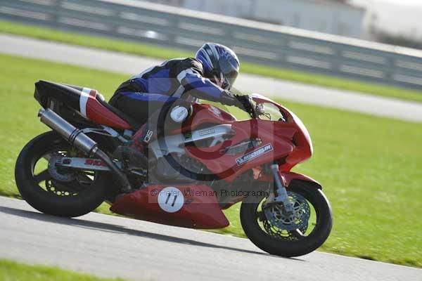 Motorcycle action photographs;Trackday digital images;event digital images;eventdigitalimages;no limits trackday;peter wileman photography;snetterton;snetterton circuit norfolk;snetterton photographs;trackday;trackday photos