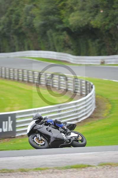 Motorcycle action photographs;Trackday digital images;event digital images;eventdigitalimages;no limits trackday;oulton park;oulton park circuit cheshire;oulton park photographs;peter wileman photography;trackday;trackday photos