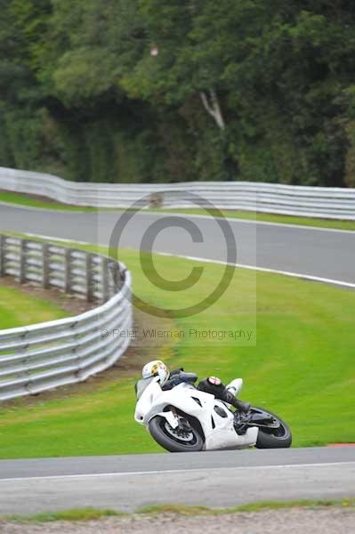 Motorcycle action photographs;Trackday digital images;event digital images;eventdigitalimages;no limits trackday;oulton park;oulton park circuit cheshire;oulton park photographs;peter wileman photography;trackday;trackday photos