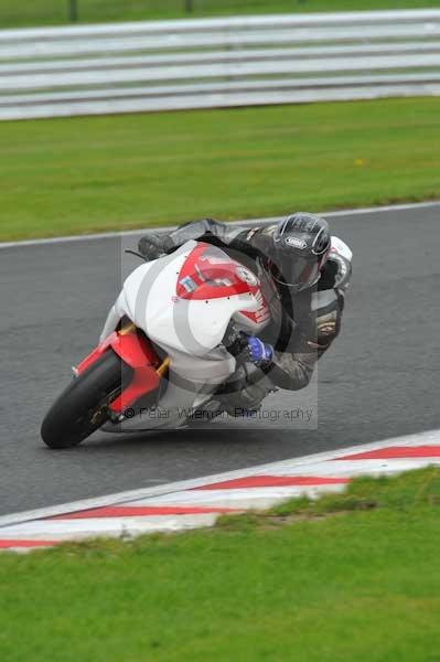 Motorcycle action photographs;Trackday digital images;event digital images;eventdigitalimages;no limits trackday;oulton park;oulton park circuit cheshire;oulton park photographs;peter wileman photography;trackday;trackday photos