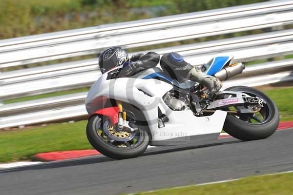 Motorcycle action photographs;Trackday digital images;event digital images;eventdigitalimages;no limits trackday;oulton park;oulton park circuit cheshire;oulton park photographs;peter wileman photography;trackday;trackday photos