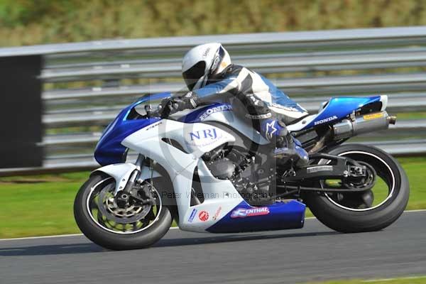 Motorcycle action photographs;Trackday digital images;event digital images;eventdigitalimages;no limits trackday;oulton park;oulton park circuit cheshire;oulton park photographs;peter wileman photography;trackday;trackday photos